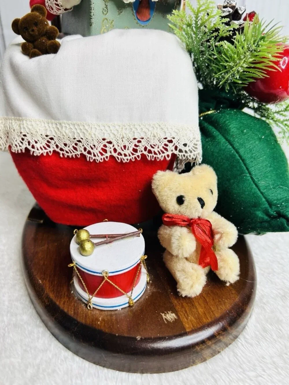 Byers Choice The Carolers Mrs. Claus Rocking Chair Wooden Base 1986 Vintage